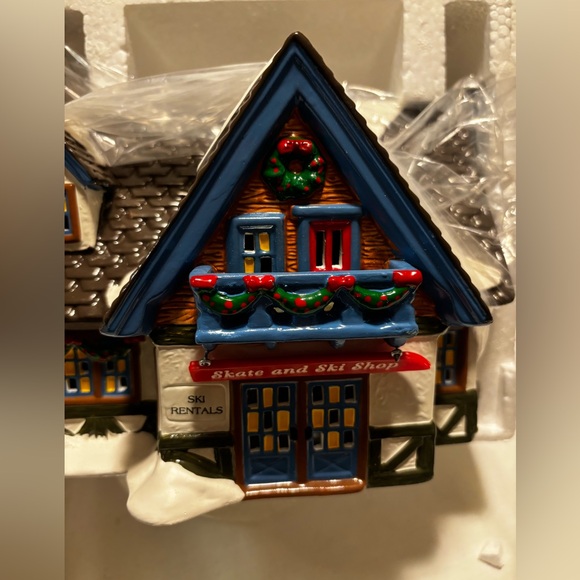 Dept. 56 Snow Village Skate & Ski Shop, circa 1994 - Picture 5 of 9